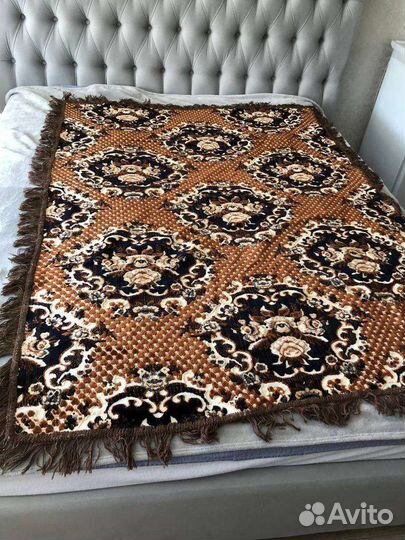 Пледы на кровать и на кресло, за оба