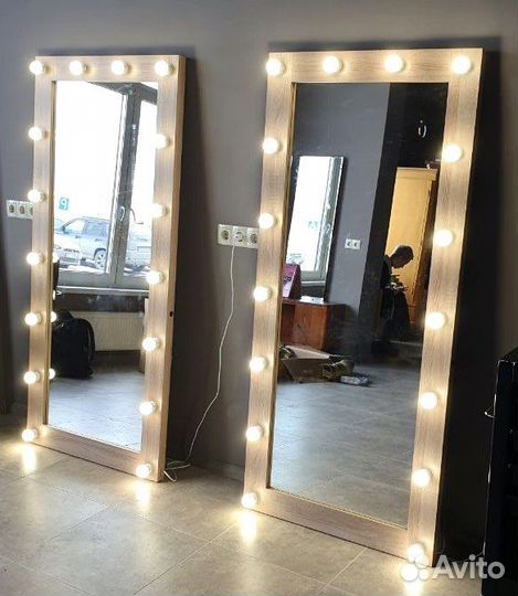 Зеркало с подсветкой новое