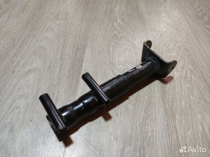 Кронштейн заднего бампера задний правый Volkswagen