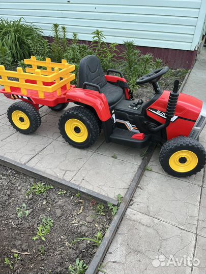 Трактор детский