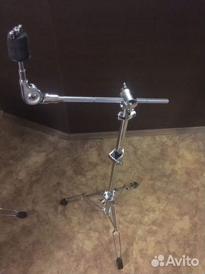 Педали, карданы, стойки, стульчики для ударных