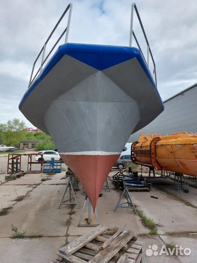 Катер водоизмещающий