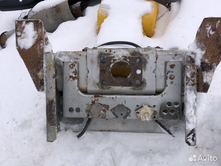 Траверса для volvo фш под Фаркоп