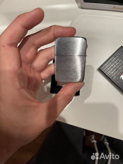 Зажигалка Zippo редкая с девушкой и подковой