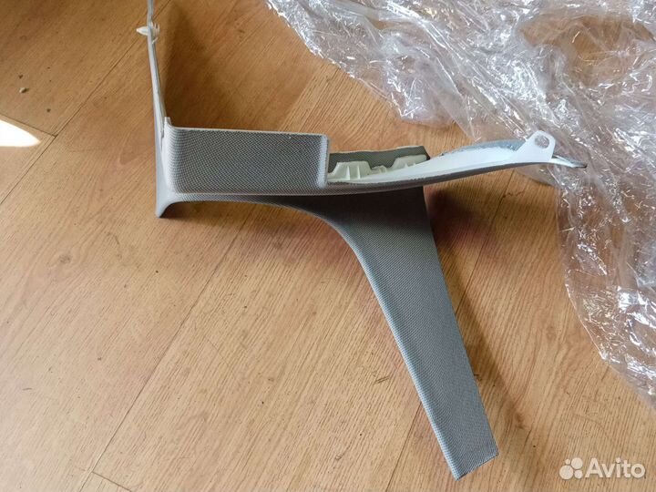 Накладка правой стойки BMW F 07