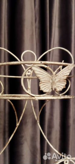 Подставка для цветов настенная