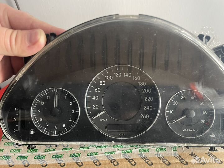 Табло на 211,219 мерседес