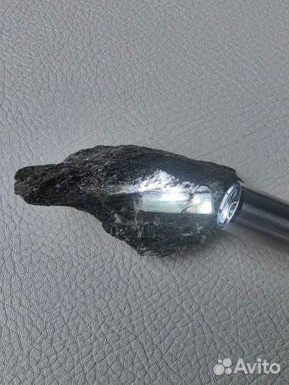 Минерал аквамарин на слюдите