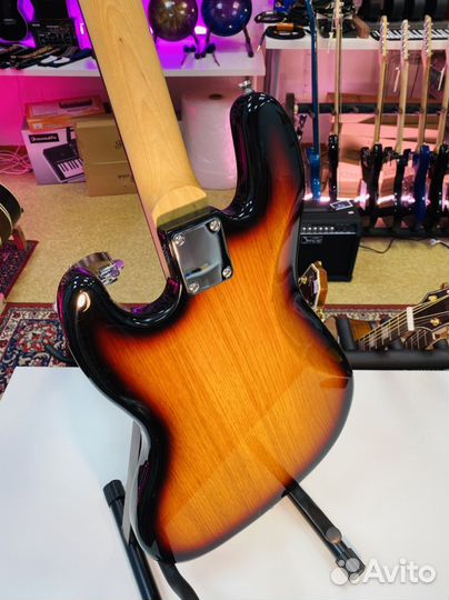 Бас гитара Homage Новая