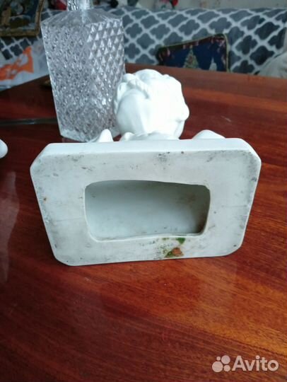 Бюст писателя М. Горького и В.И.Ленина