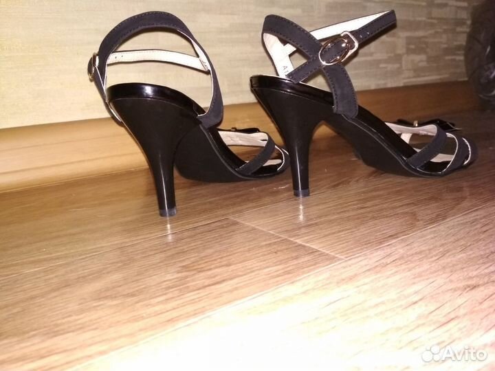 Открытые босоножки