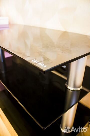 Стеклянная тумба под тв