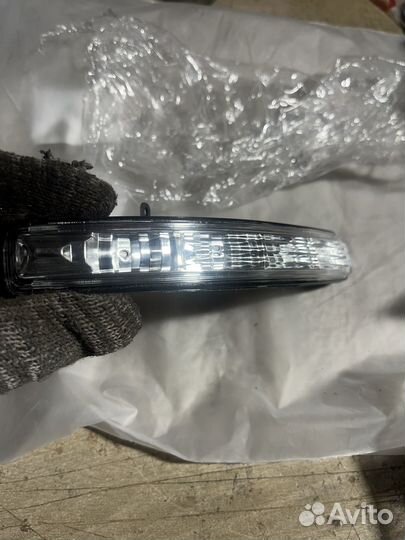 Повторитель в зеркало левый BB5Z-13B375-A