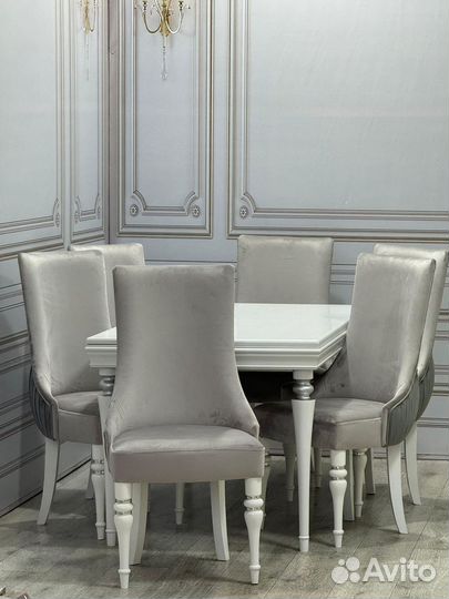 Стол и стулья