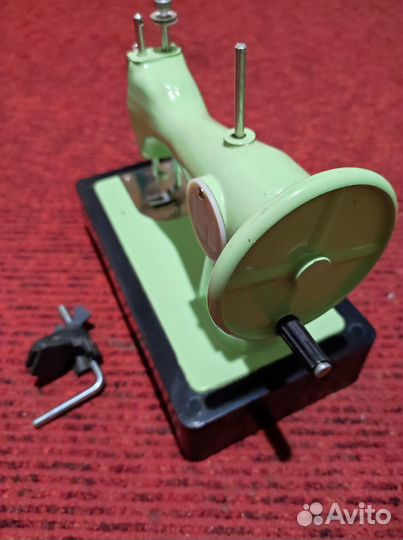 Детская швейная машина СССР