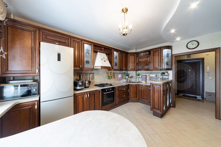 3-к. квартира, 97,7 м², 7/10 эт.