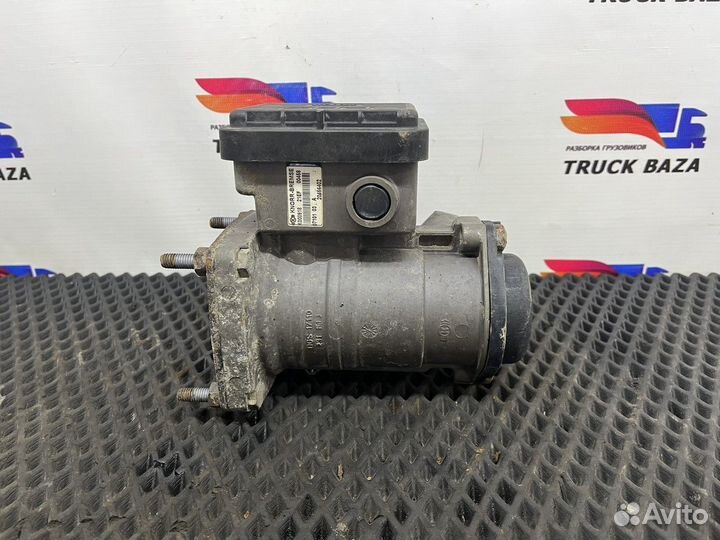 Кран управления тормозами прицепа