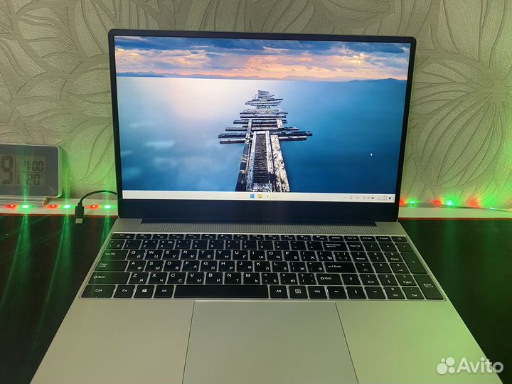 Ноутбук azerty RB1552 экран 15.6