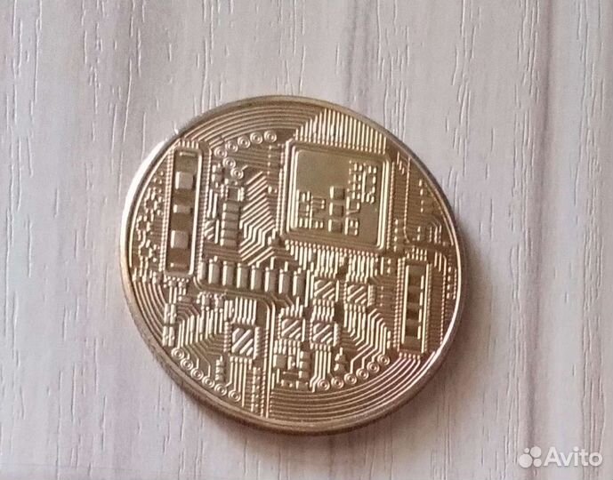 Сувенирная монета биткоин