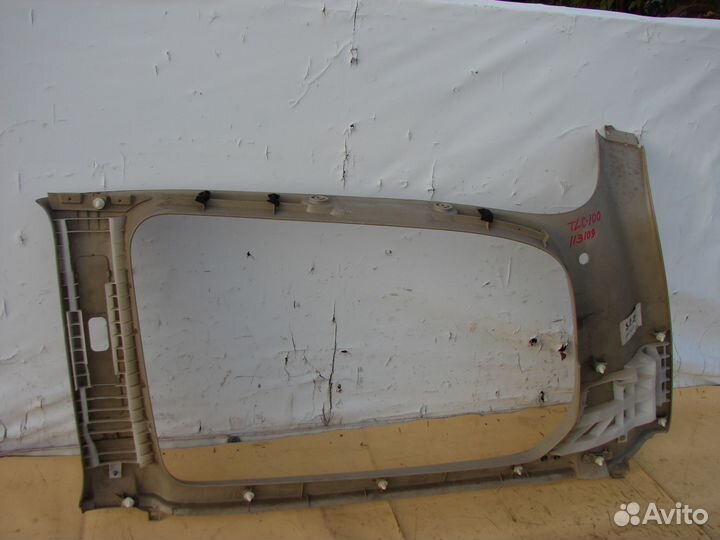 Накладка верхняя багажника левая Toyota land cruis