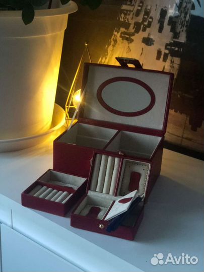 Шкатулка для ювелирных украшений