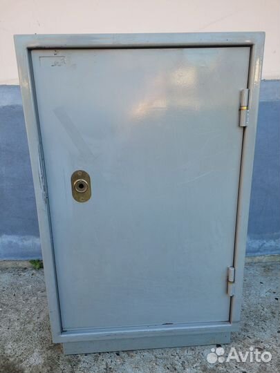 Сейф/шкаф бухгалтерский Контур кбс-011Т