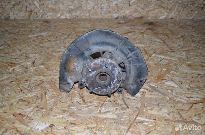 Кулак поворотный передний правый Lexus Rx 330