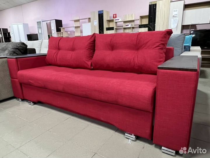 Диван яркий