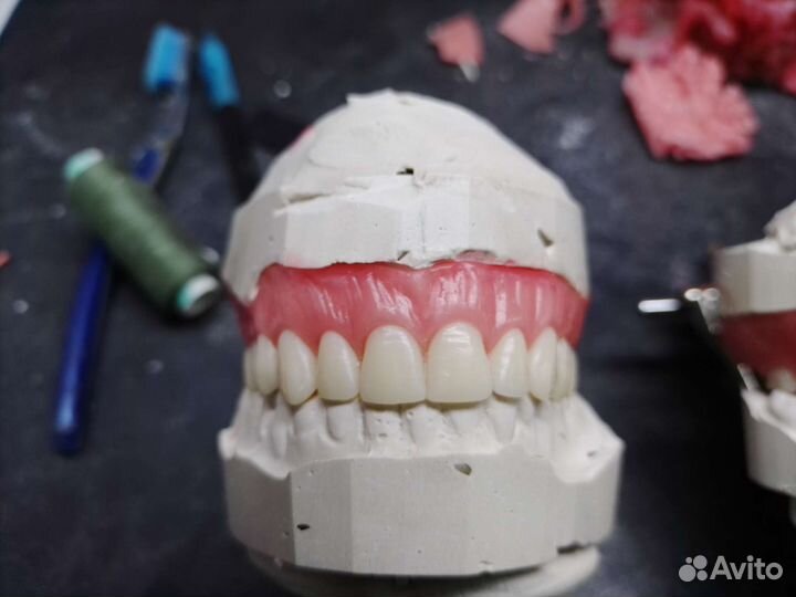 Зубной техник