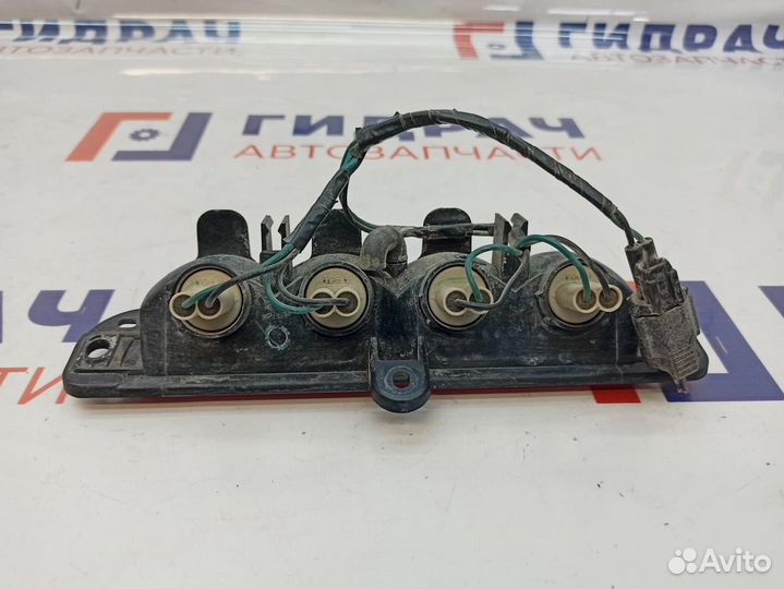 Фонарь задний (стоп сигнал) Mitsubishi L200 8334A0