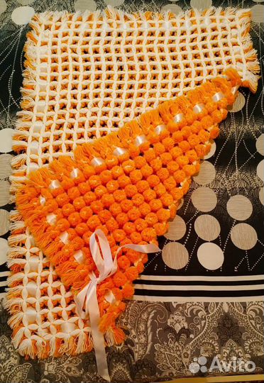 Плед из помпонов