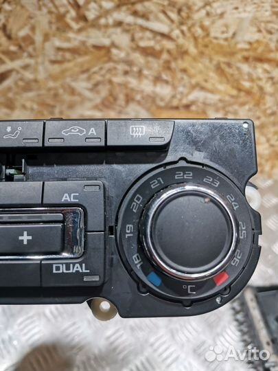 Блок управления климатконтролем Skoda Octavia A5