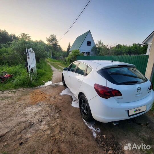 Opel Astra 1.6 AT, 2011, 220 000 км