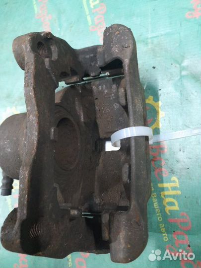 Суппорт передний левый Nissan Qashqai