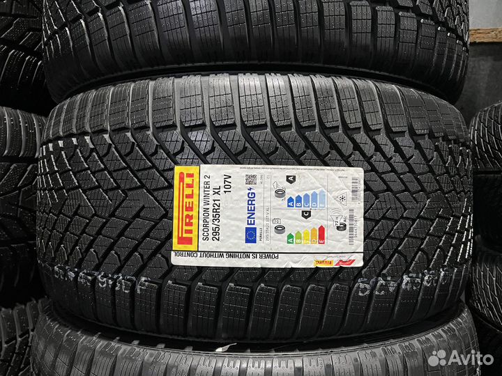 Pirelli Scorpion Winter 2 295/35 R21 и 315/30 R22 111V