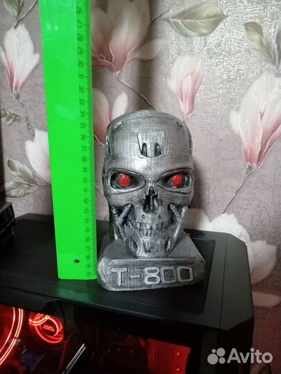 Голова терминатора T-800