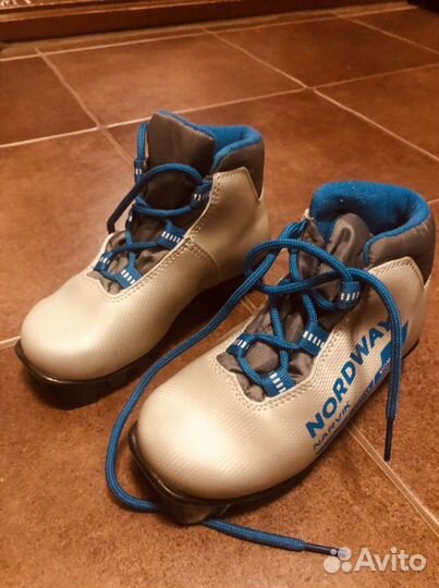 Лыжные ботинки детские 28 размер nnn