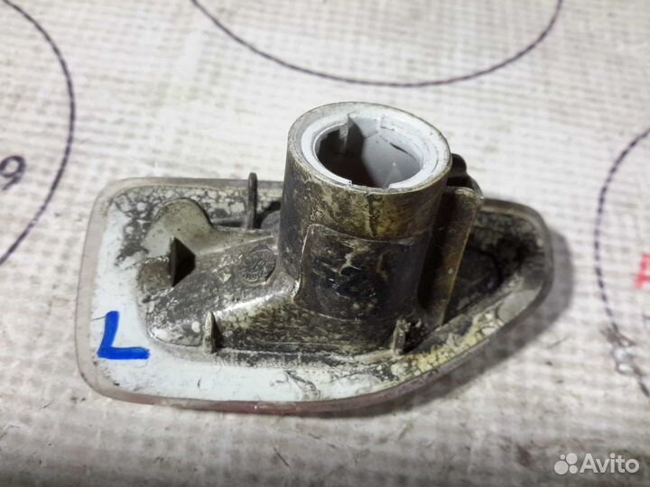 Повторитель в крыло левый Renault Logan 2