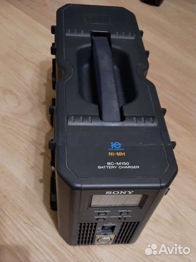 Зарядное устройство Sony BC-M150 для V-Lock