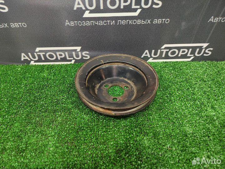 Шкив помпы Volkswagen Passat Varian 3 3 седан 1.8