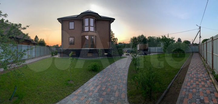 Дом 374 м² на участке 15,5 сот.