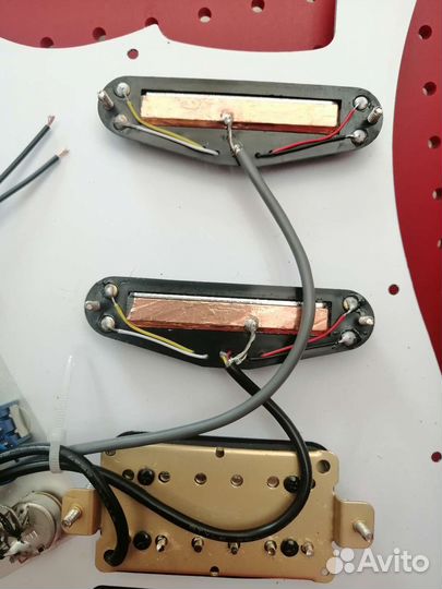 Пикгард со звукоснимателями для стратокастера HHH