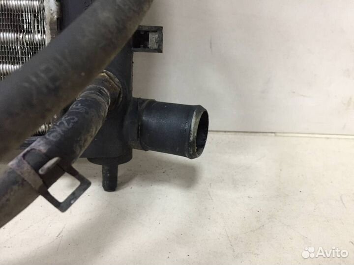 Радиатор охлаждения двигателя Hyundai Solaris 2010