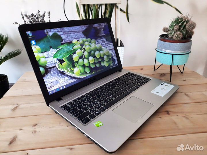 Шикарный ноутбук Full HD с 2мя видеокартами/MX110