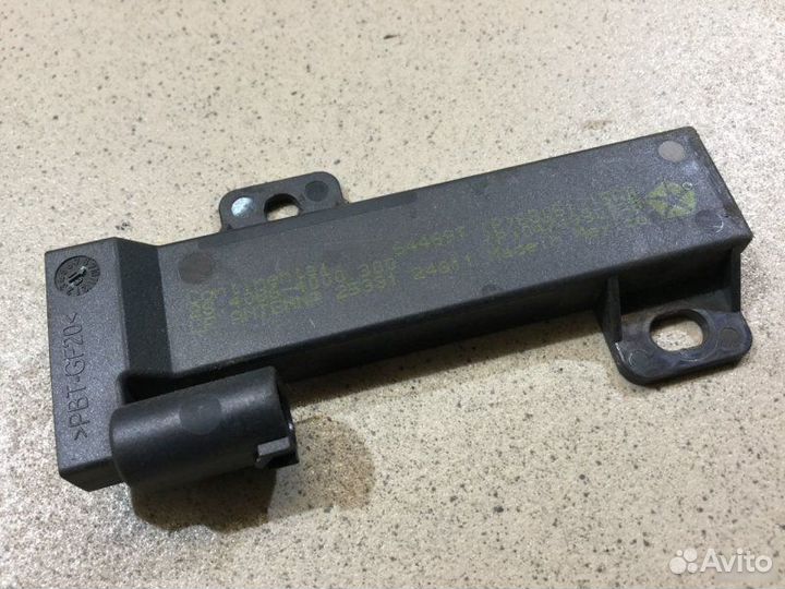 Антенна в дверь Jeep Grand Cherokee WK2 2010