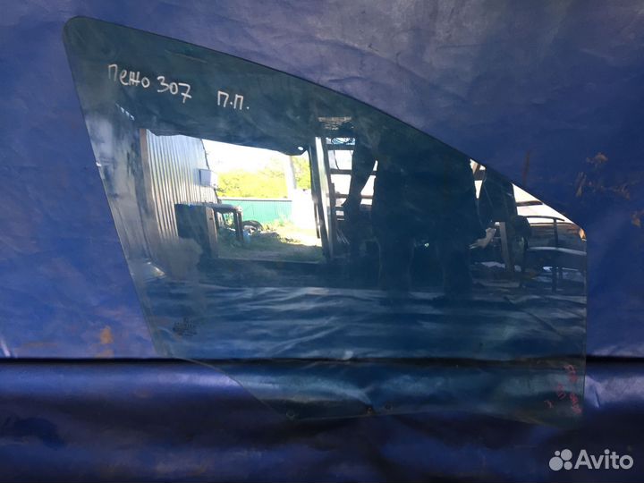 Стекло передней правой двери peugeot 307 пежо 307