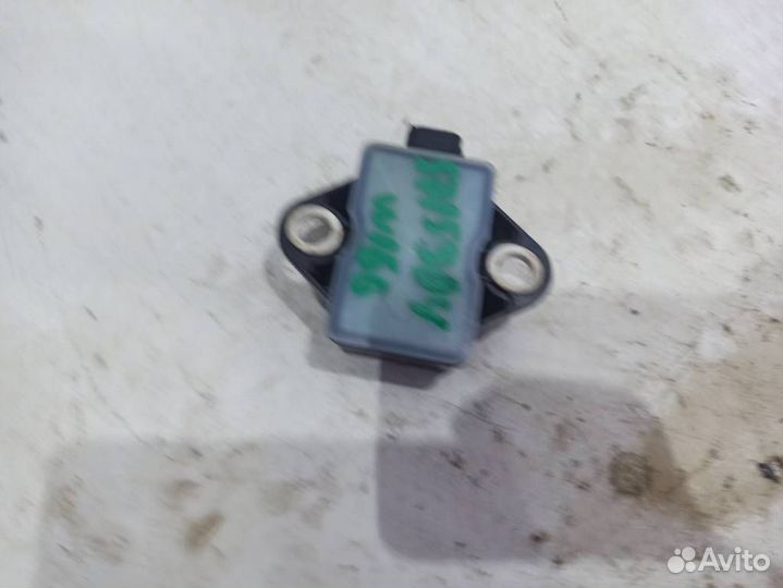 Датчик ускорения Мерседес
