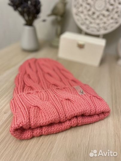 Вязаная шапка в наличии