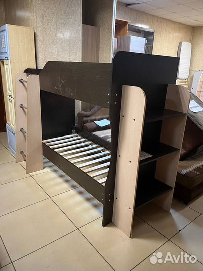 Кровать двухъярусная