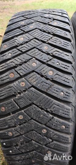 Goodyear UltraGrip Ice Arctic SUV 215/65 R17 99T